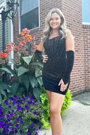 Luolandi Black Scoop Neck Black Velvet Beaded Short Homecoming Dresses Sparkly Party Dress